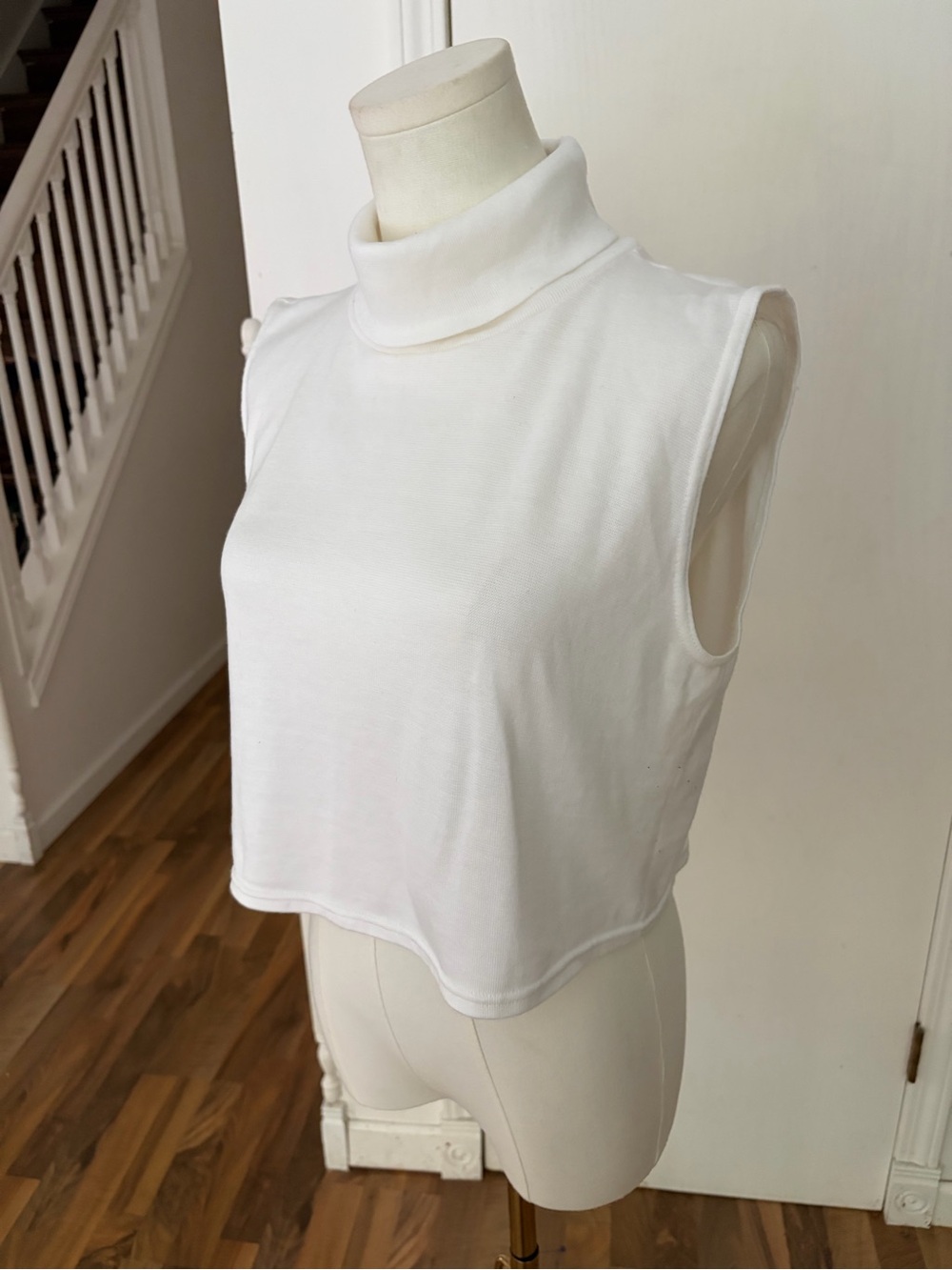Vintage Women's White Sleeveless Turtleneck Crop Top, XL / XXL